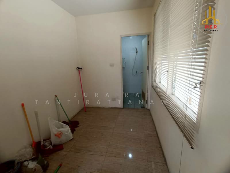 Nakarin Garden Village, Bangkok, Soi Romklao 19/1, Khlong Sam Prawet, Lat Krabang, Bangkok, 5 Bedrooms, 345 sqm, Single Detached House For Sale, by Jurairat Tantirattanawat, 500219118 - DDproperty.com