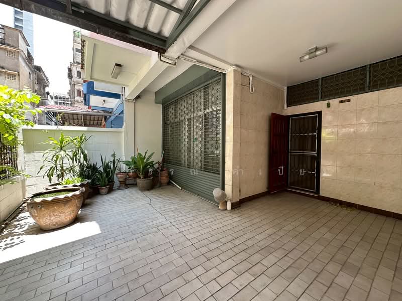 ขาย - ทาวน์เฮ้าส์ 2 คูหา 3.5 ชั้น หลัง Terminal 21 อโศก, สุขุมวิท 19 ใกล้ BTS อโศก และ MRT สุขุมวิท, กรุงเทพ