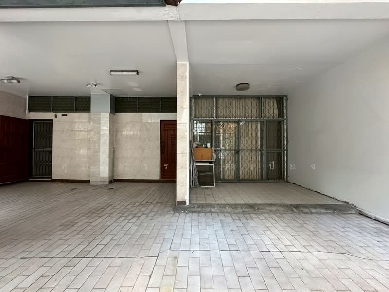 ขาย - ทาวน์เฮ้าส์ 2 คูหา 3.5 ชั้น หลัง Terminal 21 อโศก, สุขุมวิท 19 ใกล้ BTS อโศก และ MRT สุขุมวิท, กรุงเทพ