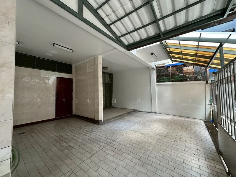 ขาย - ทาวน์เฮ้าส์ 2 คูหา 3.5 ชั้น หลัง Terminal 21 อโศก, สุขุมวิท 19 ใกล้ BTS อโศก และ MRT สุขุมวิท, กรุงเทพ