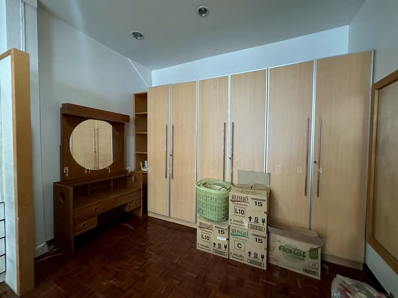 ขาย - ทาวน์เฮ้าส์ 2 คูหา 3.5 ชั้น หลัง Terminal 21 อโศก, สุขุมวิท 19 ใกล้ BTS อโศก และ MRT สุขุมวิท, กรุงเทพ