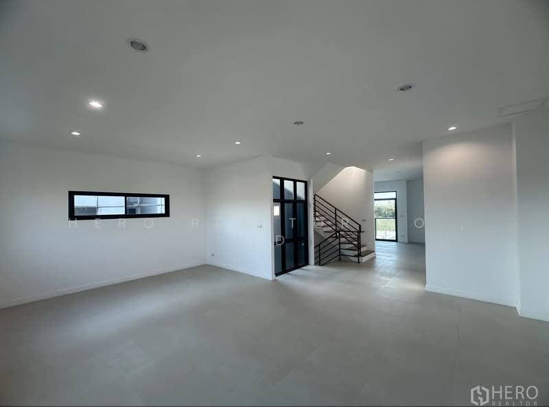 For sale Home Office 270 sqm in Khlong Si, Khlong Luang, Pathum Thani HRE00520, ปทุมธานี, คลองสี่, คลองหลวง, ปทุมธานี, 270 ตร.ม., โกดัง-โรงงาน ขาย, โดย Hero Realtor Co., Ltd., 500219165 - DDproperty.com