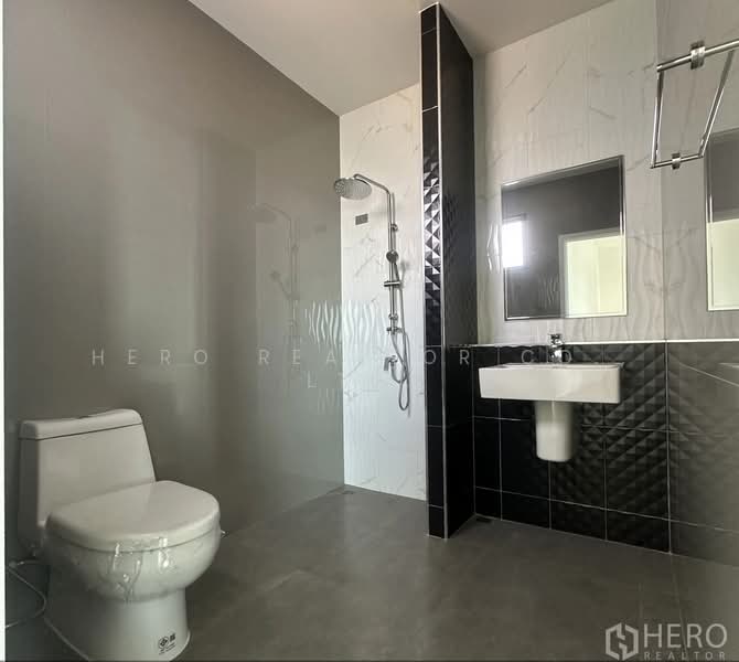 For sale Home Office 270 sqm in Khlong Si, Khlong Luang, Pathum Thani HRE00520, ปทุมธานี, คลองสี่, คลองหลวง, ปทุมธานี, 270 ตร.ม., โกดัง-โรงงาน ขาย, โดย Hero Realtor Co., Ltd., 500219165 - DDproperty.com