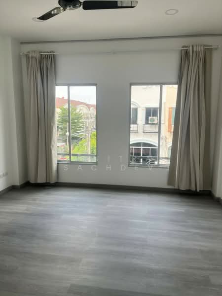 ให้เช่า - Baan Klang Muang The Paris Rama 9-Ramkamhaeng : บ้านกลางเมือง เดอะ ปารีส พระราม 9-รามคำแหง, กรุงเทพ