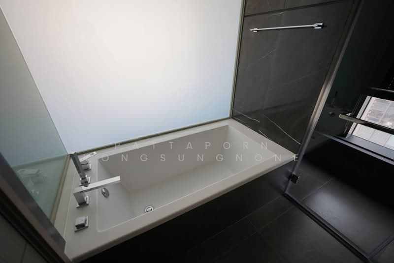 The Esse at Singha Complex, Bangkok, 1788 New Petchaburi Rd, Khlongtoei Nua, Watthana, Bangkok, 1 Bedroom, 50 sqm, Condo For Rent, by Pattaporn Yongsungnone, 500219212 - DDproperty.com