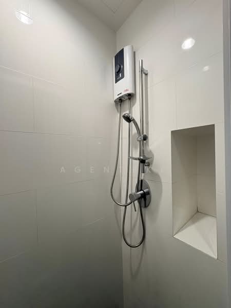 The Base Park East Sukhumvit 77, Bangkok, 99 Soi Pridi Banomyong 2, Phra Kanong Nua, Watthana, Bangkok, 1 Bedroom, 26 sqm, Condo For Rent, by Agentbkk, 500219227 - DDproperty.com