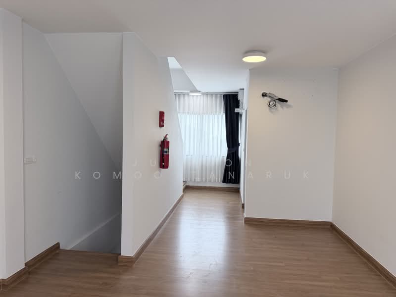 ขาย - ขายอาคารพาณิชย์ 3 ชั้น โครงการ District รามอินทรา-จตุโชติ ทำเลดี เดินทางสะดวก ใกล้รร.นวมินทราชินูทิศ, กรุงเทพ