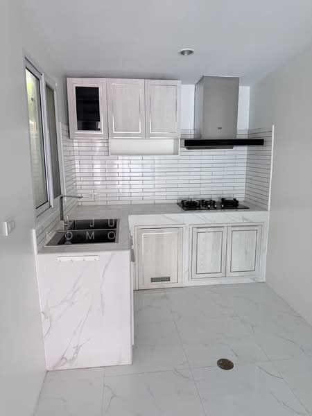 ขาย - ขายอาคารพาณิชย์ 3 ชั้น โครงการ District รามอินทรา-จตุโชติ ทำเลดี เดินทางสะดวก ใกล้รร.นวมินทราชินูทิศ, กรุงเทพ