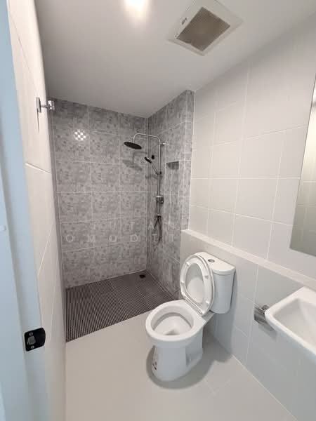 ขายอาคารพาณิชย์ 3 ชั้น โครงการ District รามอินทรา-จตุโชติ ทำเลดี เดินทางสะดวก ใกล้รร.นวมินทราชินูทิศ, Bangkok, Sam Wa Tawan Tok, Khlong Sam Wa, Bangkok, , 150 sqm, Shophouse For Sale, by Jutanon Komoottanaruk, 500219279 - DDproperty.com