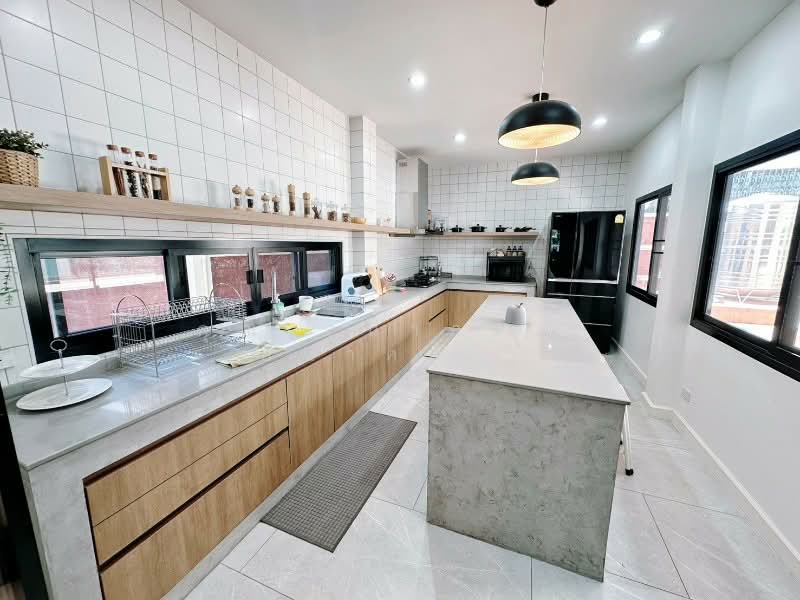 Laddarom Rattanathibet, Nonthaburi, Rattanathibet Road, Sai Ma, Muang Nonthaburi, Nonthaburi, 6 Bedrooms, 1,200 sqm, Single Detached House For Sale, by คุณ อนาคต ( อนาคต ), 500219293 - DDproperty.com