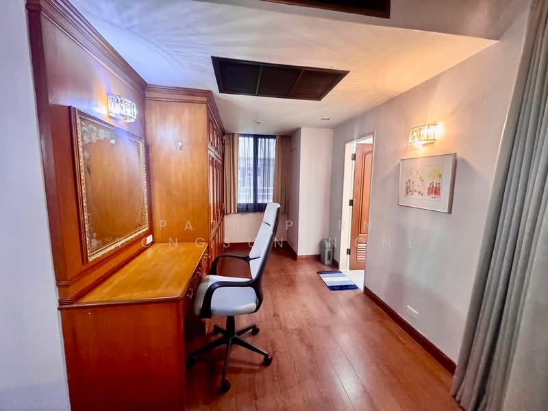 Las Colinas, Bangkok, Sukhumvit 21 Road, Khlongtoei Nua, Watthana, Bangkok, 2 Bedrooms, 168 sqm, Condo For Sale, by Pattaporn Yongsungnone, 500219352 - DDproperty.com