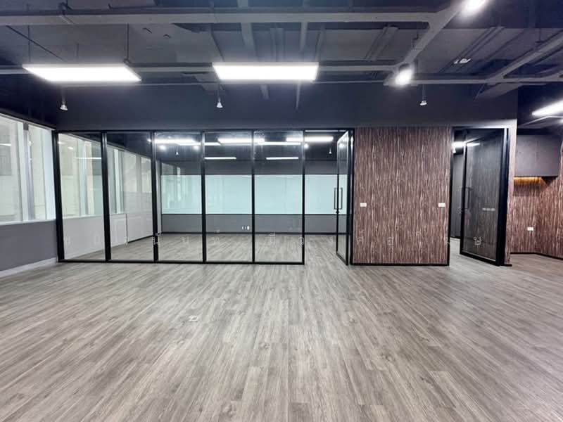 For Rent - Office Space 160 sqm near MRT Phetchaburi, Bangkok