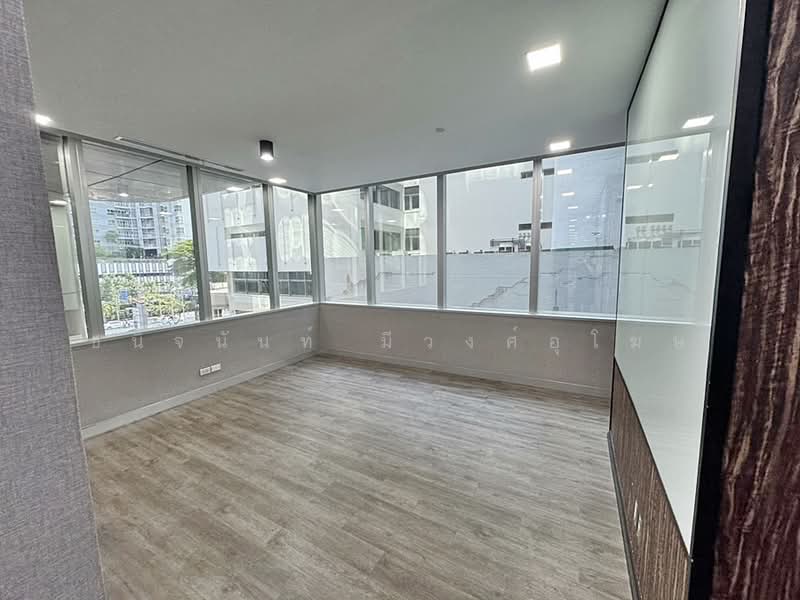 For Rent - Office Space 160 sqm near MRT Phetchaburi, Bangkok