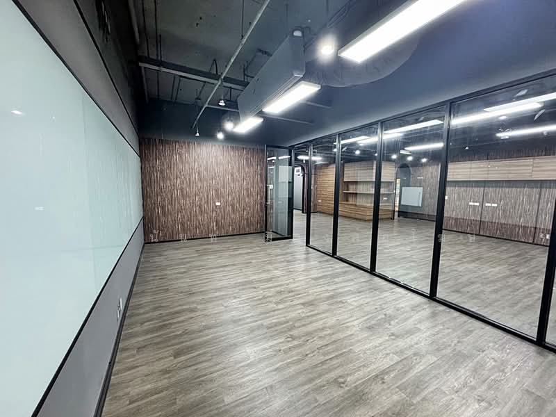 For Rent - Office Space 160 sqm near MRT Phetchaburi, Bangkok