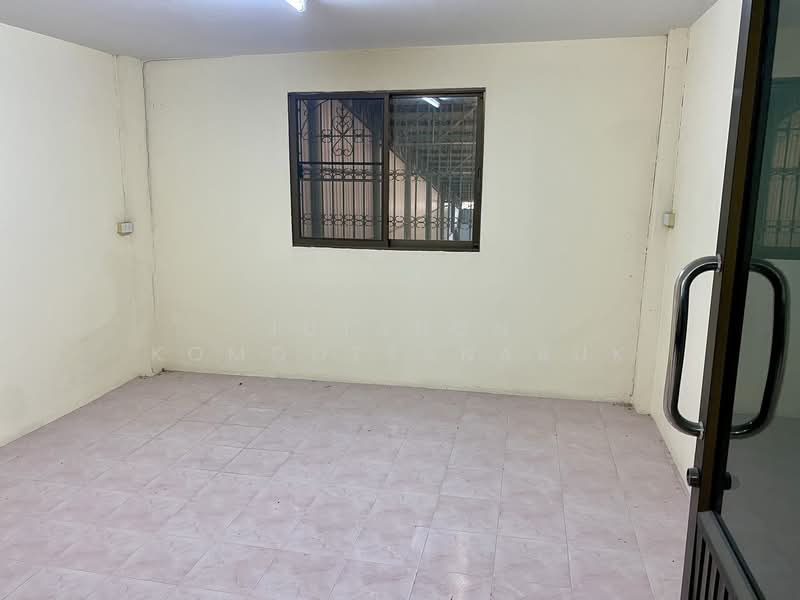 For Sale - ขายอาคารพาณิชย์ 4 ชั้น 2 คูหา ถนนหนามแดง-บางพลี ตกแต่งแล้วพร้อมเข้าอยู่ แบ่งขายคูหาละ 8.5 ล้าน, Samut Prakan