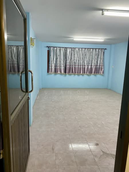 For Sale - ขายอาคารพาณิชย์ 4 ชั้น 2 คูหา ถนนหนามแดง-บางพลี ตกแต่งแล้วพร้อมเข้าอยู่ แบ่งขายคูหาละ 8.5 ล้าน, Samut Prakan