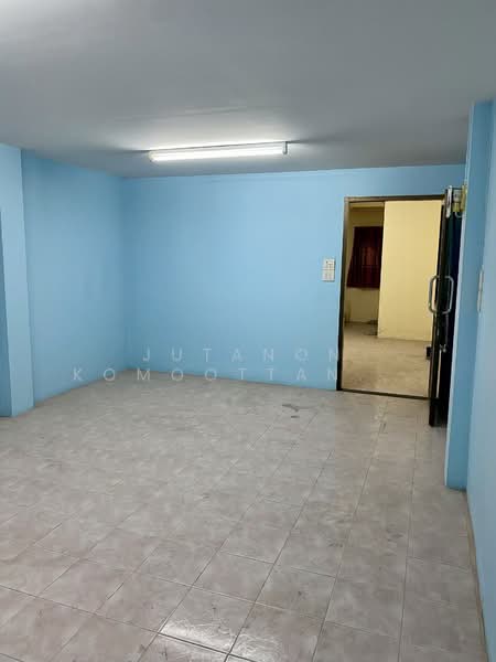 For Sale - ขายอาคารพาณิชย์ 4 ชั้น 2 คูหา ถนนหนามแดง-บางพลี ตกแต่งแล้วพร้อมเข้าอยู่ แบ่งขายคูหาละ 8.5 ล้าน, Samut Prakan