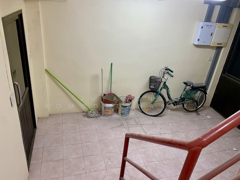 For Sale - ขายอาคารพาณิชย์ 4 ชั้น 2 คูหา ถนนหนามแดง-บางพลี ตกแต่งแล้วพร้อมเข้าอยู่ แบ่งขายคูหาละ 8.5 ล้าน, Samut Prakan