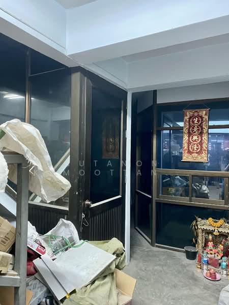 For Sale - ขายอาคารพาณิชย์ 4 ชั้น 2 คูหา ถนนหนามแดง-บางพลี ตกแต่งแล้วพร้อมเข้าอยู่ แบ่งขายคูหาละ 8.5 ล้าน, Samut Prakan