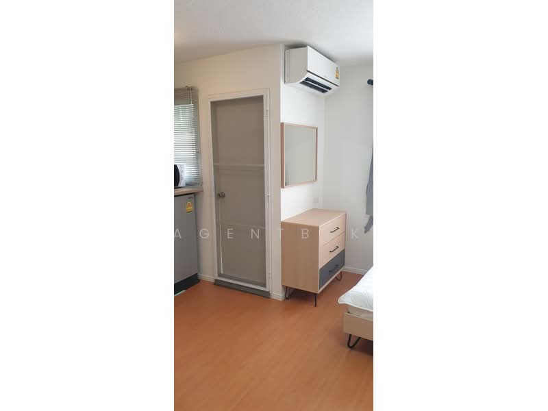 Lumpini Condo Town Romklao-Suvarnabhumi, Bangkok, Rom Klao Road 1, Khlong Sam Prawet, Lat Krabang, Bangkok, Studio, 22 sqm, Condo For Rent, by Agentbkk, 500219440 - DDproperty.com