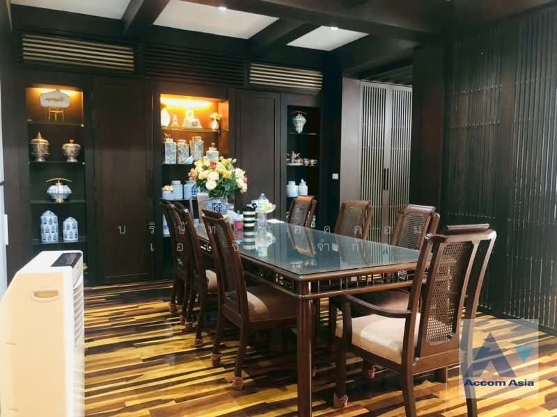 ให้เช่า - 5 Bedrooms Townhouse for Rent in Sathorn, Bangkok near BRT Nararam 3 at Modern style, กรุงเทพ