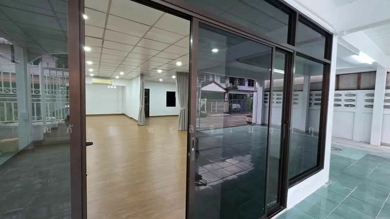 ให้เช่าโฮมออฟฟิศ 2ชั้น 260 ตรม. ลาดพร้าว กรุงเทพมหานคร (รหัสทรัพย์TT4-130326), กรุงเทพ, ลาดพร้าว, ลาดพร้าว, กรุงเทพ, 260 ตร.ม., ตึกแถว-อาคารพาณิชย์ ให้เช่า, โดย ณภัทร พรสิริเมธากุล, 500219583 - DDproperty.com