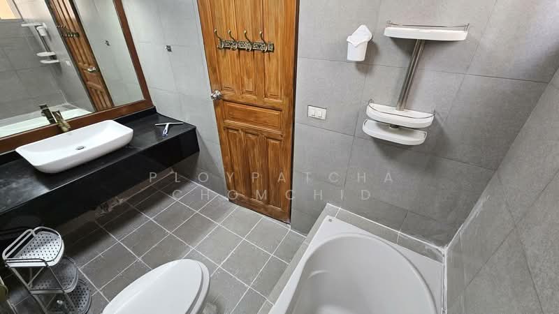 Tai Ping Towers, Bangkok, 582 Soi Sukhumvit 63, Khlong Tan Nua, Watthana, Bangkok, 4 Bedrooms, 252 sqm, Condo For Rent, by Ploypatcha Chomchid, 500219638 - DDproperty.com