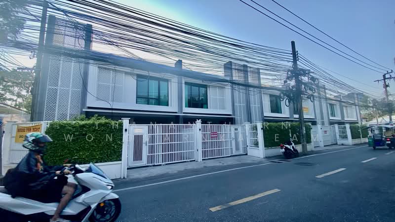 home for rent sukhumvit, Bangkok, Khlong Tan Nua, Watthana, Bangkok, 3 Bedrooms, 230 sqm, Townhouse For Rent, by Thananthorn Wongvarnkaseam, 500219639 - DDproperty.com
