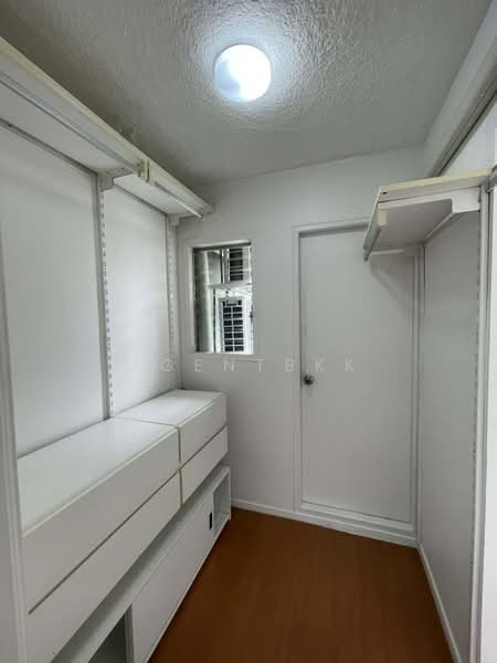 Lumpini Condo Town Romklao-Suvarnabhumi, Bangkok, Rom Klao Road 1, Khlong Sam Prawet, Lat Krabang, Bangkok, 1 Bedroom, 43 sqm, Condo For Sale, by Agentbkk, 500219644 - DDproperty.com