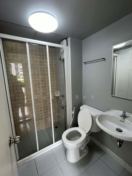 Lumpini Condo Town Romklao-Suvarnabhumi, Bangkok, Rom Klao Road 1, Khlong Sam Prawet, Lat Krabang, Bangkok, 1 Bedroom, 43 sqm, Condo For Sale, by Agentbkk, 500219644 - DDproperty.com