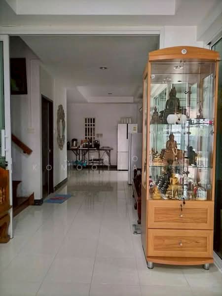 ขายทาวน์โฮมหลังมุม ม.รัตนาวลัย ซ.วิภาวดีรังสิต 39 ทำเลดี เดินทางสะดวก ใกล้ฟิวเจอร์พาร์ค รังสิต, Bangkok, Sanam Bin, Don Mueang, Bangkok, 4 Bedrooms, 96 sqm, Townhouse For Sale, by Jutanon Komoottanaruk, 500219645 - DDproperty.com