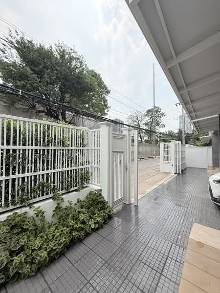 home for rent aukhumvit, Bangkok, Khlong Tan Nua, Watthana, Bangkok, 4 Bedrooms, 490 sqm, Townhouse For Rent, by Thananthorn Wongvarnkaseam, 500219649 - DDproperty.com