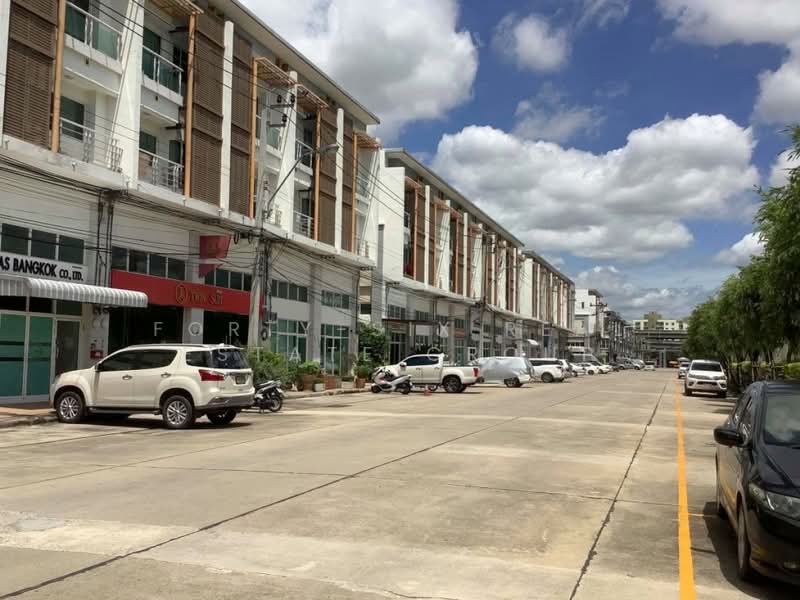 ให้เช่าอาคารพาณิชย์ 3 ชั้นครึ่ง เหมาะสำหรับธุรกิจต่างๆ, Bangkok, Talat Bang Khen, Lak Si, Bangkok, , 199 sqm, Shophouse For Rent, by Forty-Six Real Estate Group, 500219669 - DDproperty.com