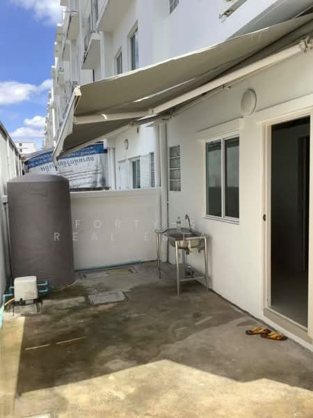 ให้เช่าอาคารพาณิชย์ 3 ชั้นครึ่ง เหมาะสำหรับธุรกิจต่างๆ, Bangkok, Talat Bang Khen, Lak Si, Bangkok, , 199 sqm, Shophouse For Rent, by Forty-Six Real Estate Group, 500219669 - DDproperty.com