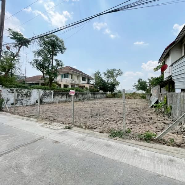 For Sale - ที่ดิน116ตรว. ถมแล้ว ผังสีเหลือง หน้ากว้าง14ม. ซ.สุขาประชาสรรค์3 ซ.26, Nonthaburi