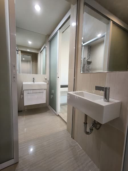 Life Ratchadapisek, Bangkok, 279 Ratchadapisaek Road, Huai Khwang, Huai Khwang, Bangkok, 2 Bedrooms, 45 sqm, Condo For Rent, by Thiprachaya Piyapachjiragul, 500219805 - DDproperty.com