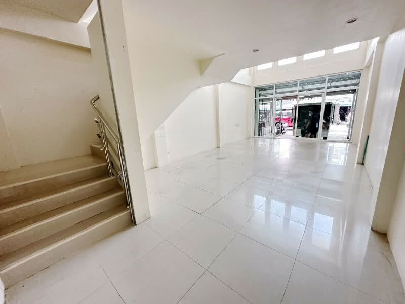 ขายและให้เช่า อาคารพาณิชย์ 3.5 ชั้น ทำเลทอง ถนนนวมินทร์ ใกล้ตลาดปัฐวิกรณ์, กรุงเทพ, นวมินทร์, คลองกุ่ม, บึงกุ่ม, กรุงเทพ, 210 ตร.ม., ตึกแถว-อาคารพาณิชย์ ขาย, โดย คุณ อนาคต, 500219839 - DDproperty.com