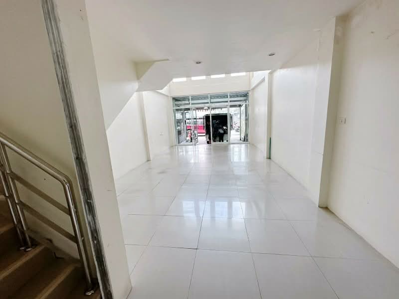 ขายและให้เช่า อาคารพาณิชย์ 3.5 ชั้น ทำเลทอง ถนนนวมินทร์ ใกล้ตลาดปัฐวิกรณ์, กรุงเทพ, นวมินทร์, คลองกุ่ม, บึงกุ่ม, กรุงเทพ, 210 ตร.ม., ตึกแถว-อาคารพาณิชย์ ขาย, โดย คุณ อนาคต, 500219839 - DDproperty.com