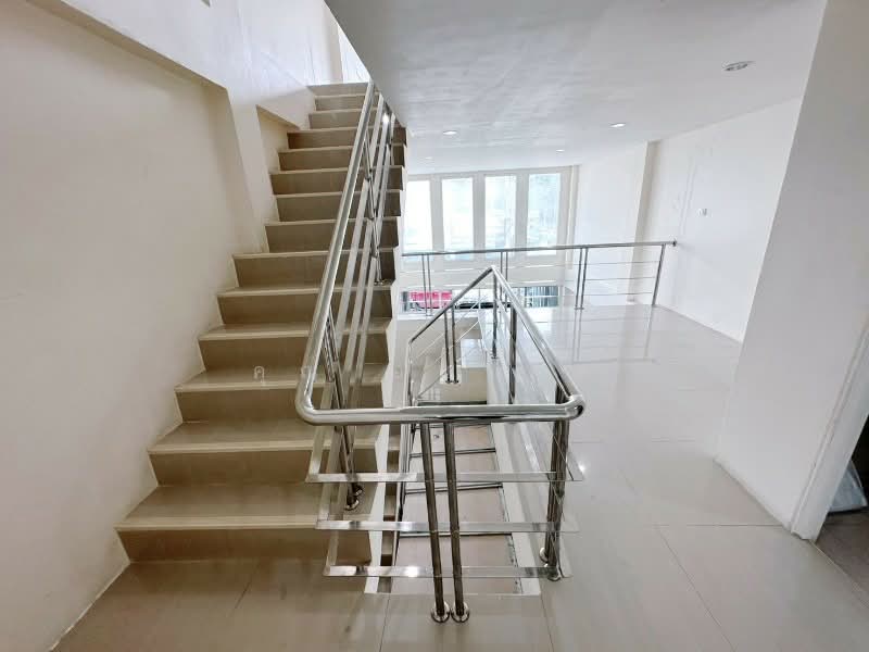 ขายและให้เช่า อาคารพาณิชย์ 3.5 ชั้น ทำเลทอง ถนนนวมินทร์ ใกล้ตลาดปัฐวิกรณ์, กรุงเทพ, นวมินทร์, คลองกุ่ม, บึงกุ่ม, กรุงเทพ, 210 ตร.ม., ตึกแถว-อาคารพาณิชย์ ขาย, โดย คุณ อนาคต, 500219839 - DDproperty.com