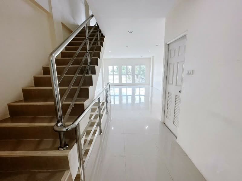 ขายและให้เช่า อาคารพาณิชย์ 3.5 ชั้น ทำเลทอง ถนนนวมินทร์ ใกล้ตลาดปัฐวิกรณ์, กรุงเทพ, นวมินทร์, คลองกุ่ม, บึงกุ่ม, กรุงเทพ, 210 ตร.ม., ตึกแถว-อาคารพาณิชย์ ขาย, โดย คุณ อนาคต, 500219839 - DDproperty.com