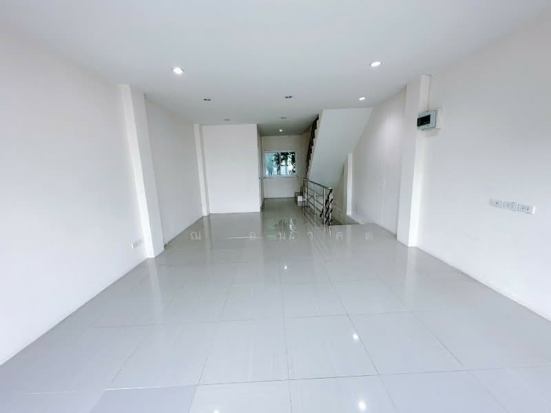 ขายและให้เช่า อาคารพาณิชย์ 3.5 ชั้น ทำเลทอง ถนนนวมินทร์ ใกล้ตลาดปัฐวิกรณ์, กรุงเทพ, นวมินทร์, คลองกุ่ม, บึงกุ่ม, กรุงเทพ, 210 ตร.ม., ตึกแถว-อาคารพาณิชย์ ขาย, โดย คุณ อนาคต, 500219839 - DDproperty.com