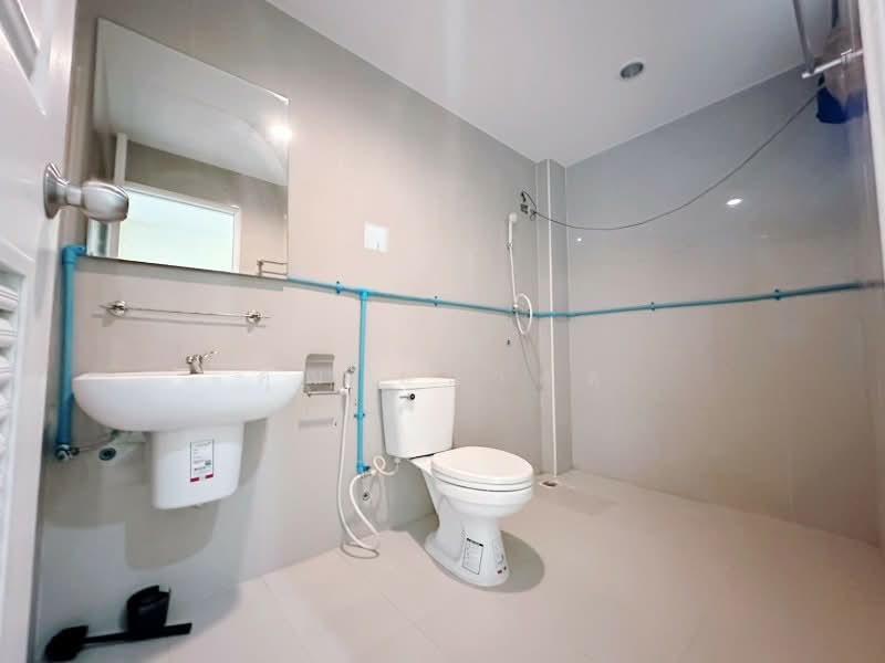 ขายและให้เช่า อาคารพาณิชย์ 3.5 ชั้น ทำเลทอง ถนนนวมินทร์ ใกล้ตลาดปัฐวิกรณ์, Bangkok, นวมินทร์, Khlong Kum, Bueng Kum, Bangkok, , 210 sqm, Shophouse For Sale, by คุณ อนาคต, 500219839 - DDproperty.com