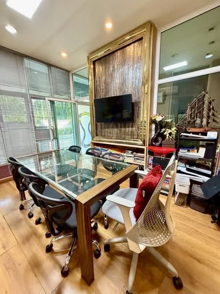 Baan Klang Muang Ladprao-Yothin Phatthana, Bangkok, Soi Baan Klang Muang Ladprao-Yothin Phatthana, Lat Phrao, Lat Phrao, Bangkok, 4 Bedrooms, 580 sqm, Townhouse For Sale, by Thananthorn Wongvarnkaseam, 500220027 - DDproperty.com