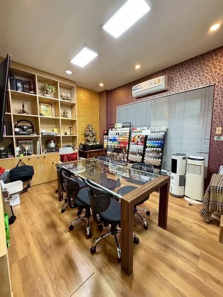 Baan Klang Muang Ladprao-Yothin Phatthana, Bangkok, Soi Baan Klang Muang Ladprao-Yothin Phatthana, Lat Phrao, Lat Phrao, Bangkok, 4 Bedrooms, 580 sqm, Townhouse For Sale, by Thananthorn Wongvarnkaseam, 500220027 - DDproperty.com