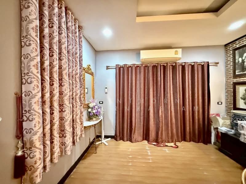 Baan Klang Muang Ladprao-Yothin Phatthana, Bangkok, Soi Baan Klang Muang Ladprao-Yothin Phatthana, Lat Phrao, Lat Phrao, Bangkok, 4 Bedrooms, 580 sqm, Townhouse For Sale, by Thananthorn Wongvarnkaseam, 500220027 - DDproperty.com