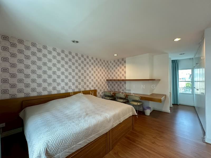 Baan Klang Krung Thonglor, Bangkok, 55 Soi Sukhumvit 55, Khlong Tan Nua, Watthana, Bangkok, 5 Bedrooms, 386 sqm, Townhouse For Rent, by Smart Living Bangkok, 500220030 - DDproperty.com