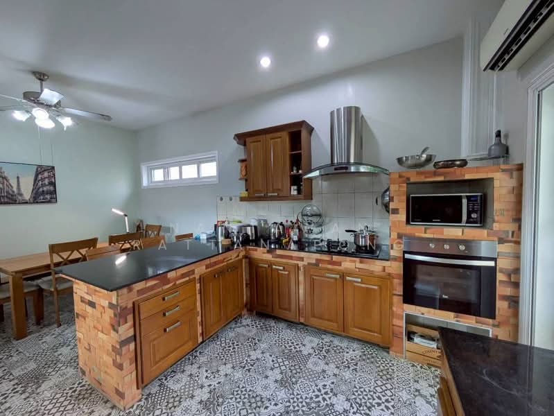 Private salt pool with mountain view just 10 minutes from Airport, Chiang Mai, ร้องเรือคำ, Pa Daet, Muang Chiang Mai, Chiang Mai, 4 Bedrooms, 350 sqm, Single Detached House For Sale, by Nantawan Rattanapong, 500220037 - DDproperty.com