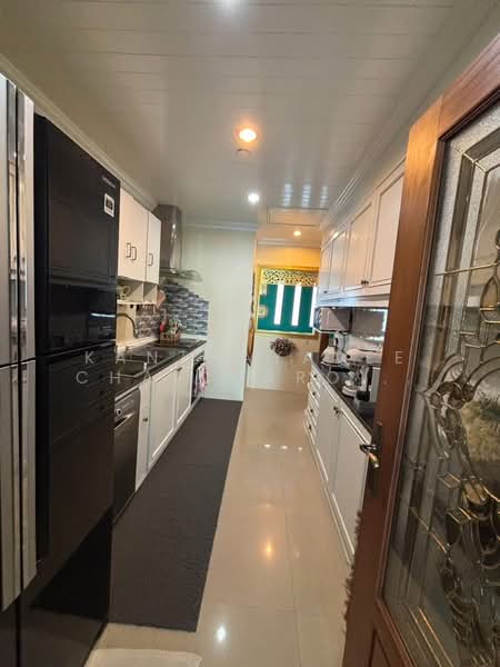 Sathorn Gardens, Bangkok, 39 South Sathorn Road, Thung Maha Mek, Sathon, Bangkok, 3 Bedrooms, 200 sqm, Condo For Sale, by Kanthayavee Chaicharoenseree, 500220040 - DDproperty.com