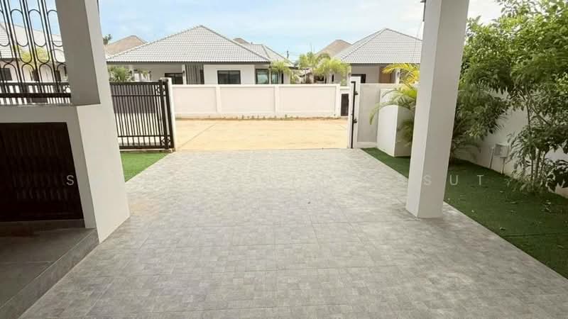 Nibbana Shade, Chon Buri (Pattaya), No. 95/274 Village No. 13, Phatthanakan Road, Nong Pru, Bang Lamung (Pattaya), Chon Buri (Pattaya), 3 Bedrooms, 185 sqm, Single Detached House For Sale, by Sathida Limphasut (App), 500220123 - DDproperty.com