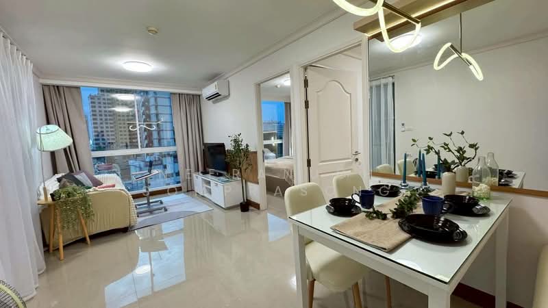 Chateau In Town Phaholyothin 11, Bangkok, Phaholyothin, Samsen Nai, Phaya Thai, Bangkok, 2 Bedrooms, 45 sqm, Condo For Sale, by Neeranuch Somprasong, 500220136 - DDproperty.com
